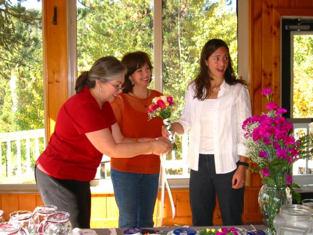 makingtheflowerarrangements.jpg