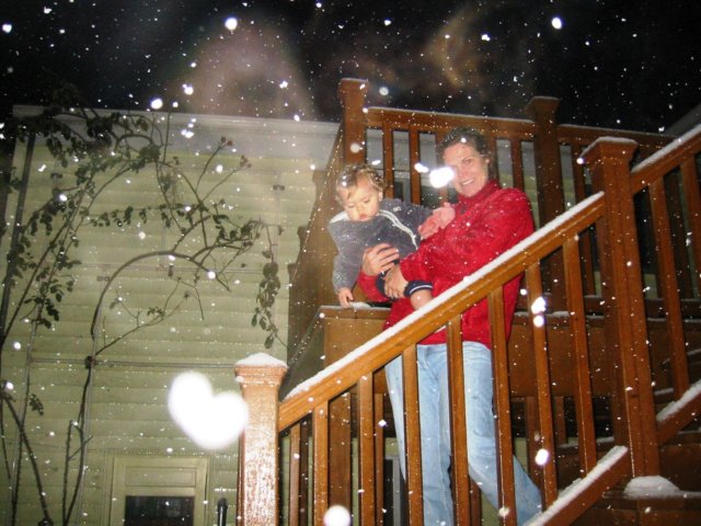 liliandmummyinthesnow.jpg