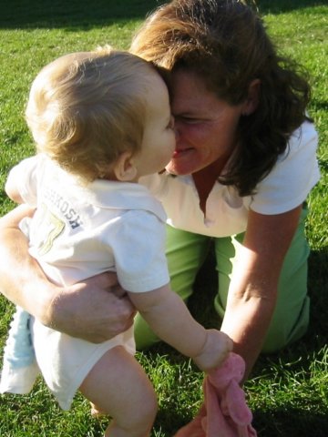 liliandmummykisseskimostyle.jpg