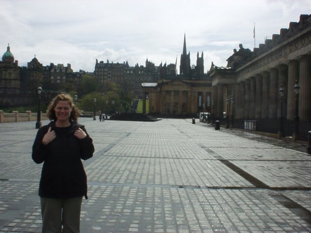 erinoutsidetheartgallery.jpg