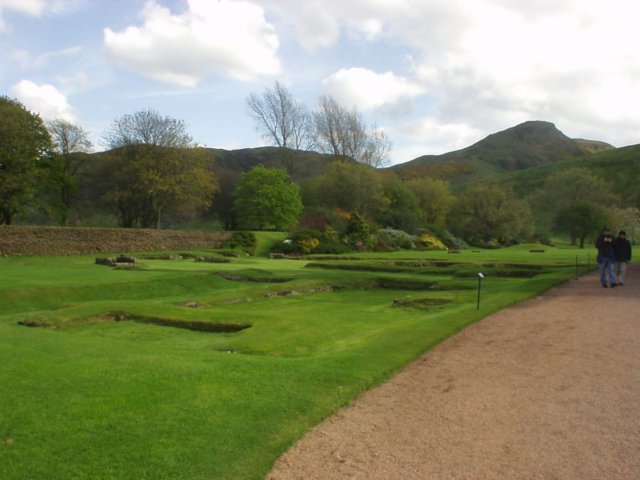 gardensatholyroodhouse.jpg