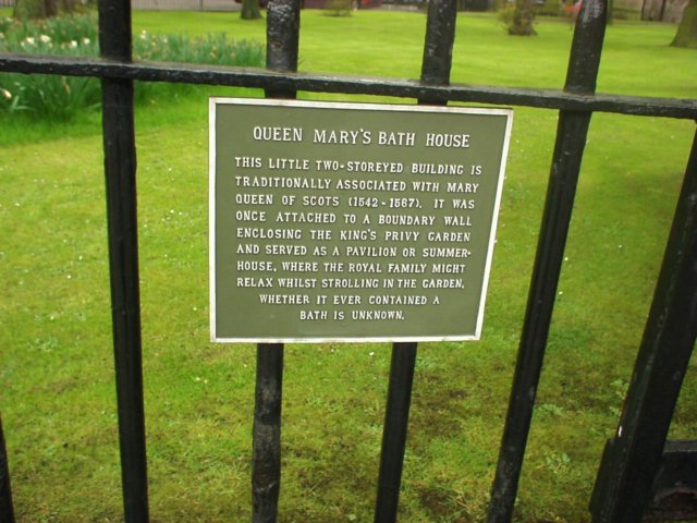 queenmarymayormaynothavetakenabathhere.jpg