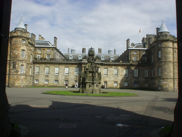thepalaceofholyroodhouse.jpg