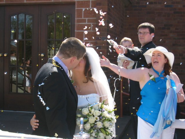 confettiandakiss.jpg