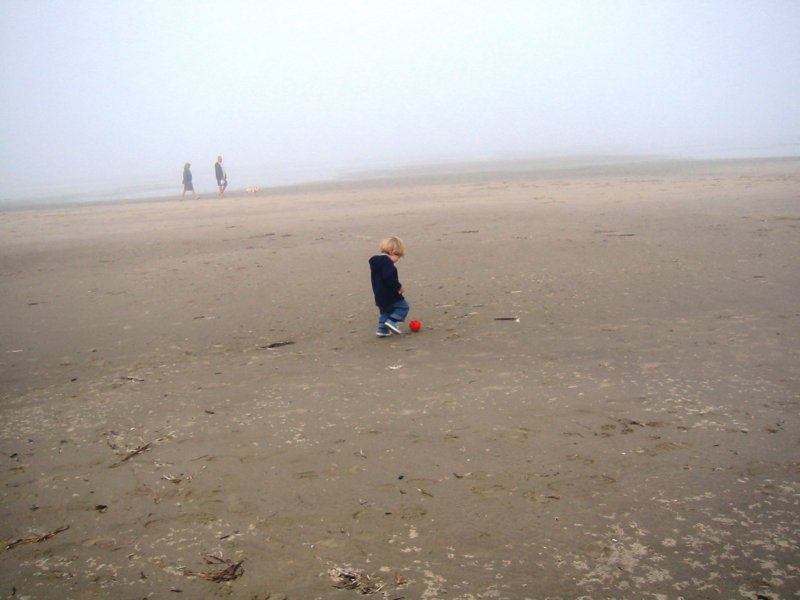 day4morefootyonthebeach.jpg
