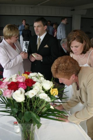 momsignsthemarriagecertificate.jpg