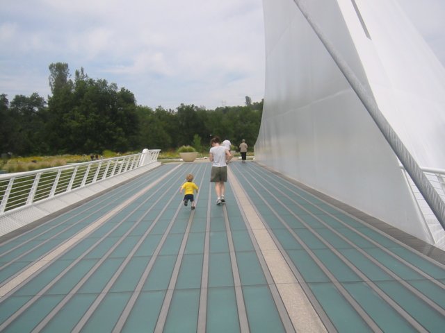 runningalongthesundialbridge.jpg