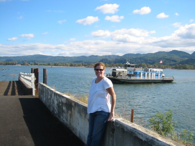 erininfrontofthepugetislandferry.jpg
