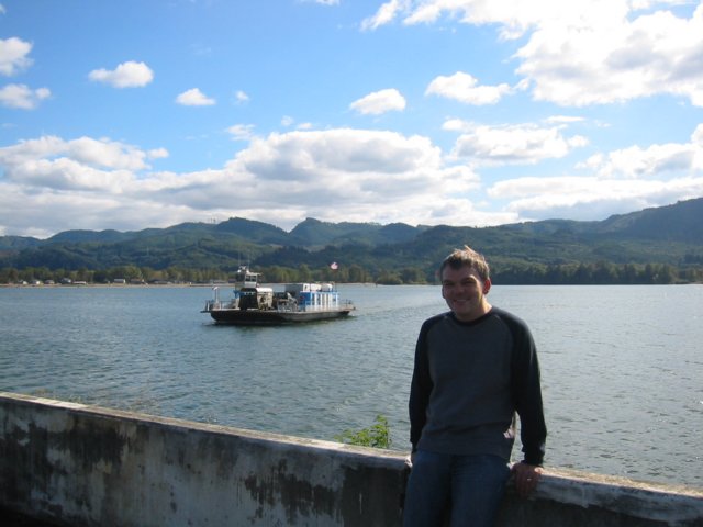paddyinfrontofthepugetislandferry.jpg