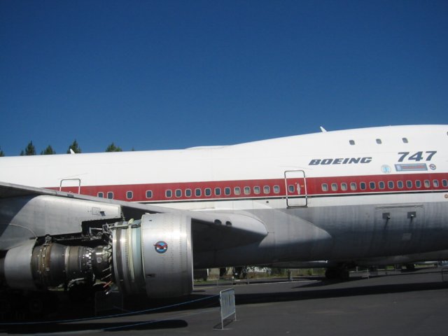 sideviewof747engine.jpg