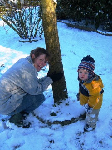 liliandmummyatthetree.jpg