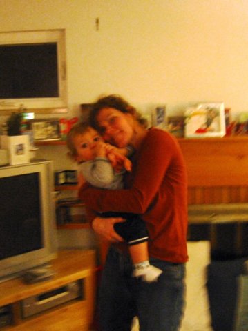 liliandmummysnuggle.jpg